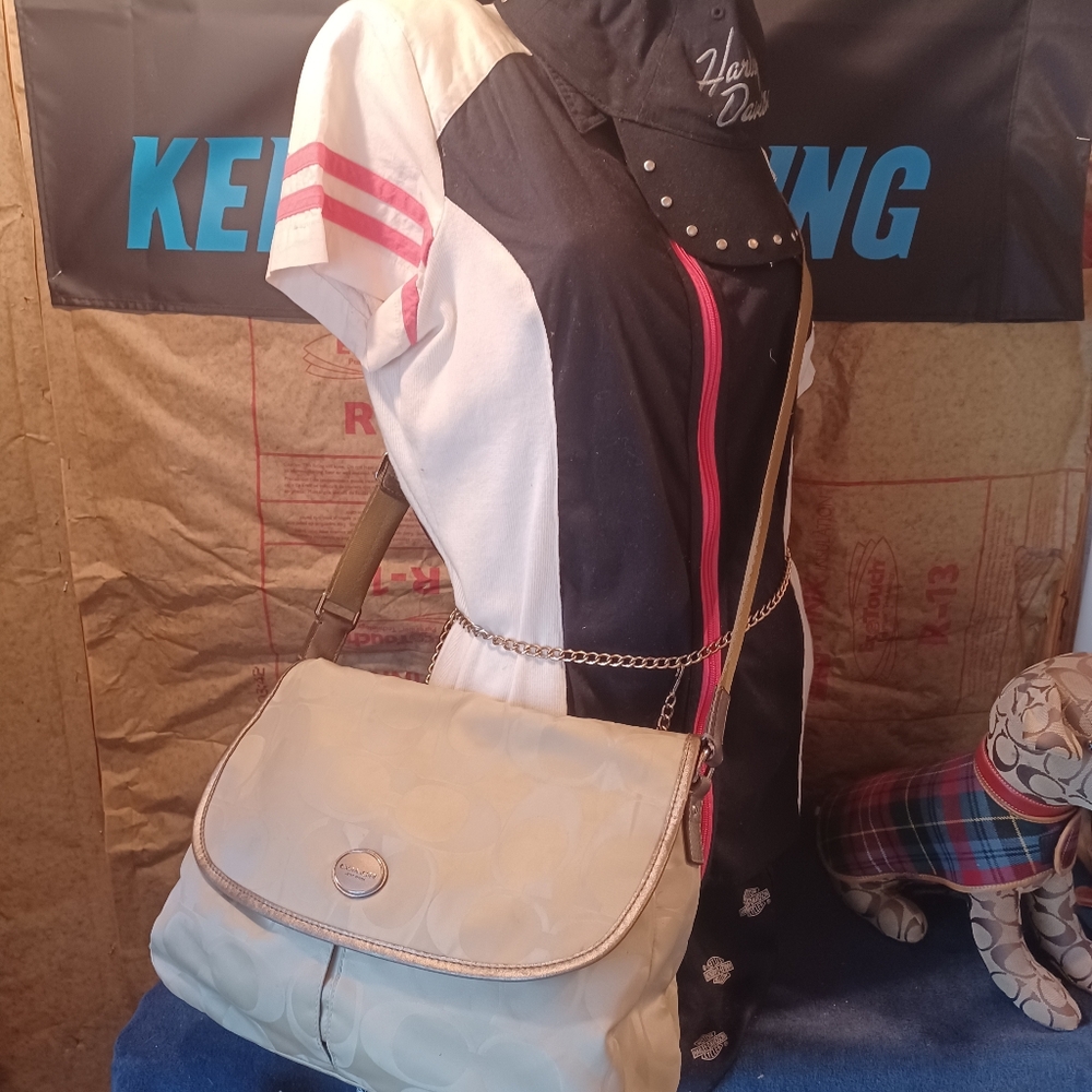 Coach Cream and Tan Shoulder Bag - Picture 8 of 11